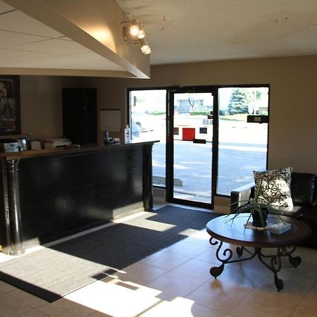 Cedar Inn Lloydminster Buitenkant foto