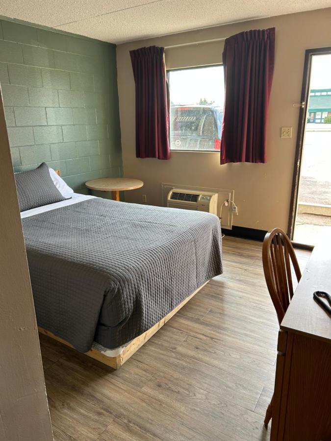 Cedar Inn Lloydminster Buitenkant foto